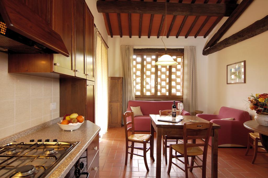 Agriturismo Castello Di Querceto Lucolena in Chianti Habitación foto